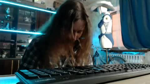 Ella online show from April 30, 6:42 am