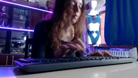 Ella online show from May 10, 7:13 am