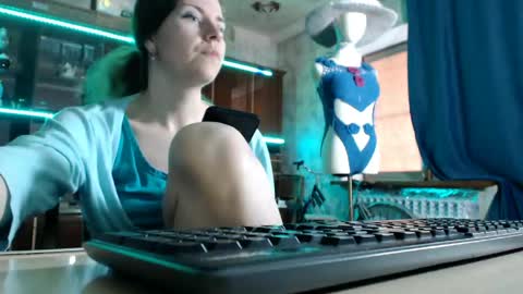 Ella online show from May 13, 6:22 am