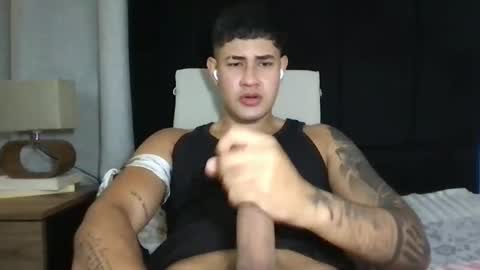 Snapshot of pablo_boston chatting on December 1, 11:25 pm Javi online show from December 1, 11:25 pm