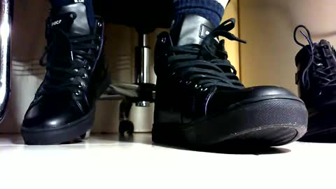 Snapshot of pablomenesssl chatting on January 4, 9:09 pm Pablo Meness online show from January 4, 9:09 pm