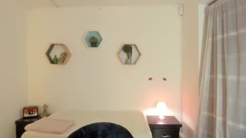 Paloma  online show from February 24, 8:40 pm