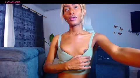 Snapshot of pamela_black_bigcock chatting on December 2, 6:54 pm pamela_black_bigcock online show from December 2, 6:54 pm