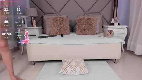 Pamela Duque  online show from September 14, 12:37 pm