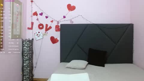 pamela_echeverria online show from May 12, 11:18 am