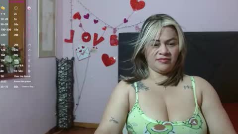 pamela_echeverria online show from May 19, 11:27 am
