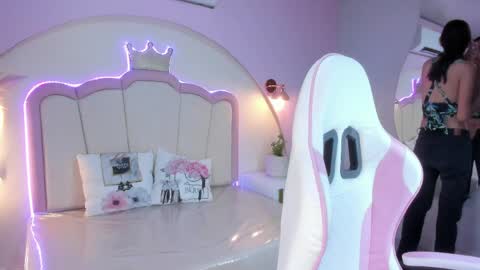 Snapshot of pamela_monroy_ chatting on April 5, 8:39 pm Princess Pamela online show from April 5, 8:39 pm