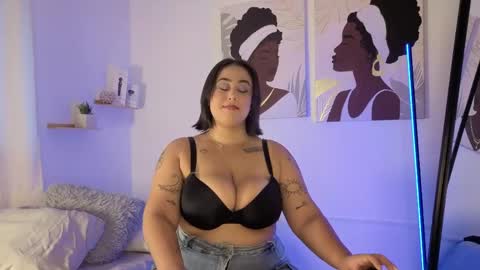 Snapshot of pamela_tomas4 chatting on May 22, 9:20 pm pamela_tomas4 online show from May 22, 9:20 pm