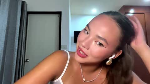 Snapshot of pameliakinsinger chatting on April 2, 2:04 pm Kamila online show from April 2, 2:04 pm