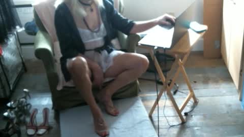 Snapshot of pammy_cd chatting on November 17, 2:56 pm Sluttie Pammy online show from November 17, 2:56 pm
