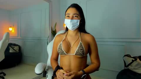 Snapshot of pamplemusa_ chatting on February 14, 12:13 pm pamplemusa_ online show from February 14, 12:13 pm