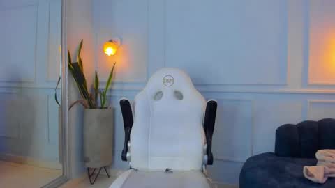 Snapshot of pamplemusa_ chatting on February 15, 7:51 am pamplemusa_ online show from February 15, 7:51 am