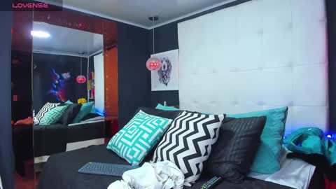 Snapshot of pandora_rey2 chatting on December 30, 7:00 pm ---Pandora--- online show from December 30, 7:00 pm