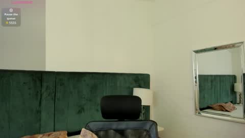 Snapshot of pandorabianchi_ chatting on March 4, 7:47 am PANDORA online show from March 4, 7:47 am