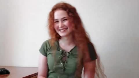 Snapshot of pandorabrockell chatting on October 19, 10:16 am Mia online show from October 19, 10:16 am