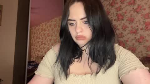 Snapshot of panterared_ chatting on April 2, 6:05 pm Milana online show from April 2, 6:05 pm