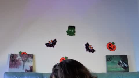 Paola Lyon online show from November 18, 6:45 pm