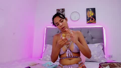 paola online show from December 17, 11:38 pm