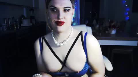 Snapshot of paoladoll chatting on December 17, 3:28 am Sarina Williams online show from December 17, 3:28 am