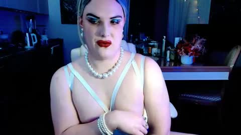 Snapshot of paoladoll chatting on February 22, 10:14 am Sarina Williams online show from February 22, 10:14 am