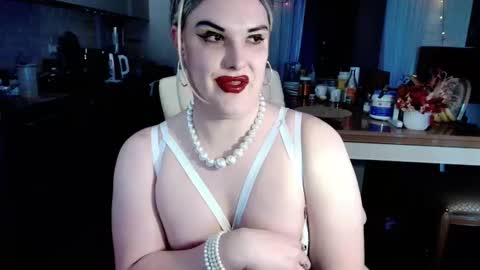 Snapshot of paoladoll chatting on April 24, 5:54 am Sarina Williams online show from April 24, 5:54 am