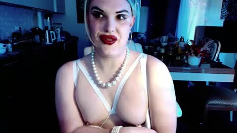 Snapshot of paoladoll chatting on May 5, 8:55 am Sarina Williams online show from May 5, 8:55 am