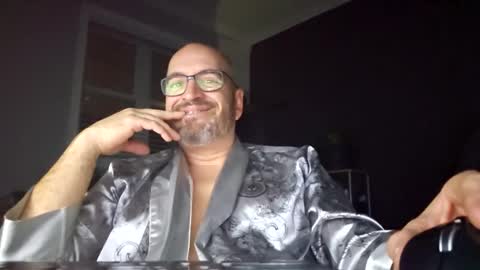 Snapshot of papi1979 chatting on December 30, 4:20 am Papi online show from December 30, 4:20 am