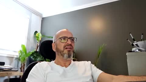 Snapshot of papi1979 chatting on January 7, 6:56 pm Papi online show from January 7, 6:56 pm