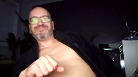 Snapshot of papi1979 chatting on January 18, 4:26 am Papi online show from January 18, 4:26 am