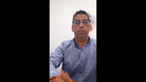 Snapshot of papi2525 chatting on February 6, 8:01 pm papi2525 online show from February 6, 8:01 pm