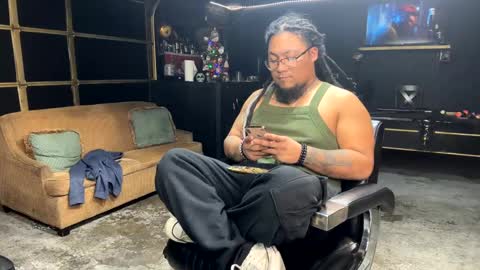 Snapshot of papi_krizz chatting on December 11, 3:56 am papi_krizz online show from December 11, 3:56 am