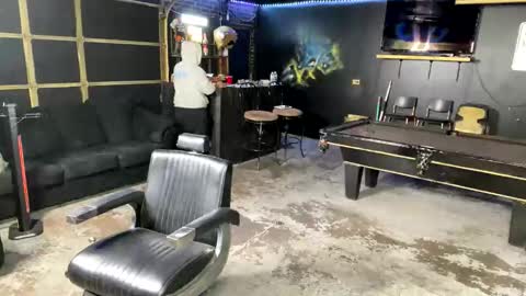 Snapshot of papi_krizz chatting on October 26, 2:56 pm papi_krizz online show from October 26, 2:56 pm