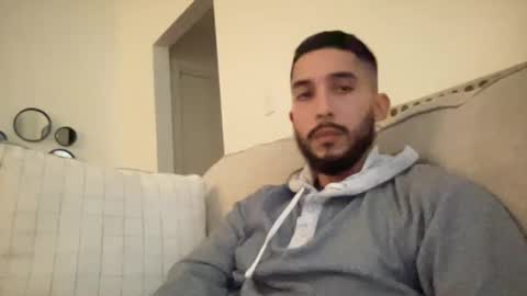 Snapshot of papicubano_guapo23cm chatting on December 31, 2:51 am papicubano_guapo23cm online show from December 31, 2:51 am