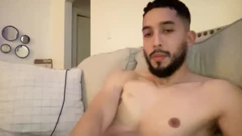 Snapshot of papicubano_guapo23cm chatting on February 5, 6:24 am papicubano_guapo23cm online show from February 5, 6:24 am