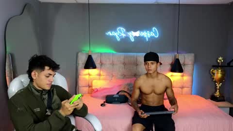 Ryan And Casper online show from December 5, 12:30 am