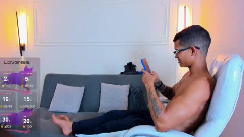 Snapshot of paradise_boy_s chatting on February 13, 5:53 pm Ryan And Casper online show from February 13, 5:53 pm