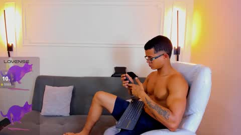 Snapshot of paradise_boy_s chatting on February 27, 6:19 pm Ryan And Casper online show from February 27, 6:19 pm