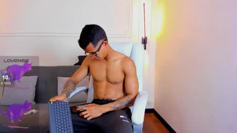 Snapshot of paradise_boy_s chatting on February 28, 5:58 pm Ryan And Casper online show from February 28, 5:58 pm