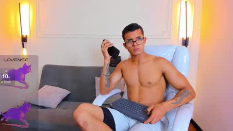 Snapshot of paradise_boy_s chatting on March 3, 6:03 pm Ryan And Casper online show from March 3, 6:03 pm