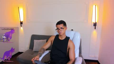 Snapshot of paradise_boy_s chatting on March 16, 6:23 pm Ryan And Casper online show from March 16, 6:23 pm