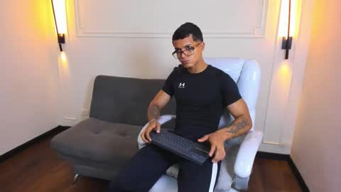 Snapshot of paradise_boy_s chatting on March 18, 7:06 pm Ryan And Casper online show from March 18, 7:06 pm