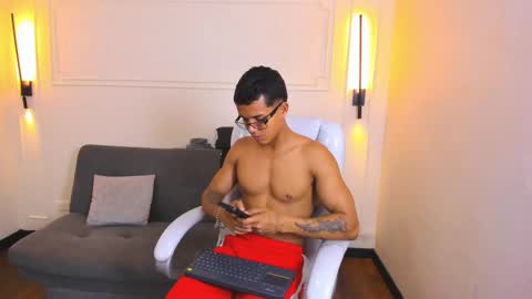 Snapshot of paradise_boy_s chatting on March 19, 6:12 pm Ryan And Casper online show from March 19, 6:12 pm