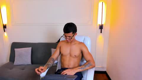 Snapshot of paradise_boy_s chatting on April 10, 6:34 pm Ryan And Casper online show from April 10, 6:34 pm