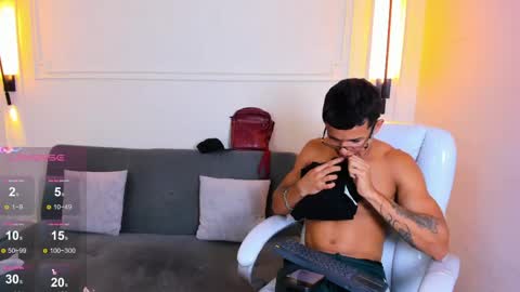 Snapshot of paradise_boy_s chatting on April 16, 5:36 pm Ryan And Casper online show from April 16, 5:36 pm