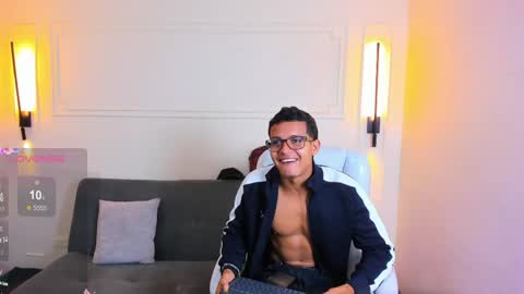 Snapshot of paradise_boy_s chatting on April 17, 2:31 pm Ryan And Casper online show from April 17, 2:31 pm