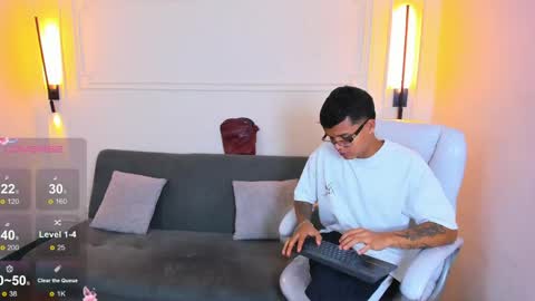 Snapshot of paradise_boy_s chatting on April 21, 2:01 pm Ryan And Casper online show from April 21, 2:01 pm