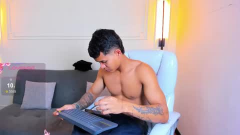 Snapshot of paradise_boy_s chatting on May 6, 3:28 pm Ryan And Casper online show from May 6, 3:28 pm