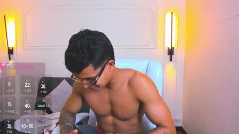 Snapshot of paradise_boy_s chatting on May 11, 2:12 pm Ryan And Casper online show from May 11, 2:12 pm