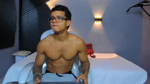 Snapshot of paradise_boy_s chatting on May 15, 3:08 pm Ryan And Casper online show from May 15, 3:08 pm