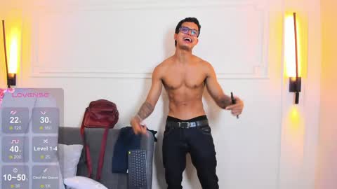 Snapshot of paradise_boy_s chatting on May 22, 1:39 pm Ryan And Casper online show from May 22, 1:39 pm